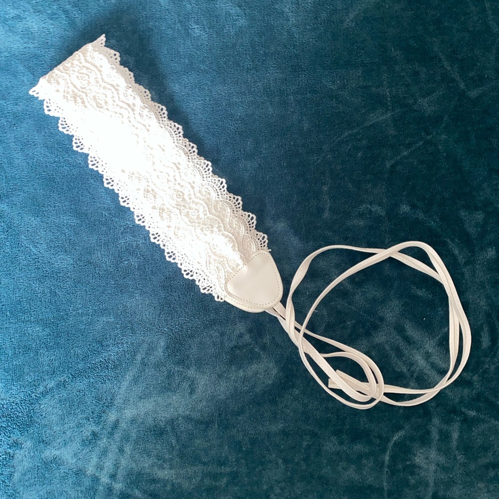 NWOT Lace Tie Back Belt